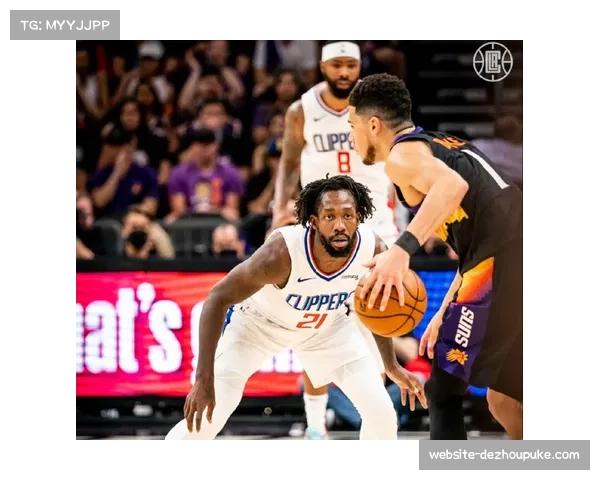 太阳队加练退防演练,重点布置对持球人的延误策略 太阳队加练退防演练,重点布置对持球人的延误策略