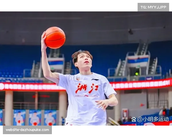 【2026年4月CBA联赛·赛后·特写特写：吴前赛后与球迷击掌，其定制战靴将被俱乐部博物馆收藏