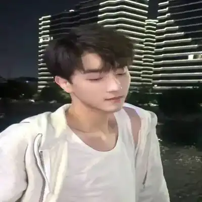胡立